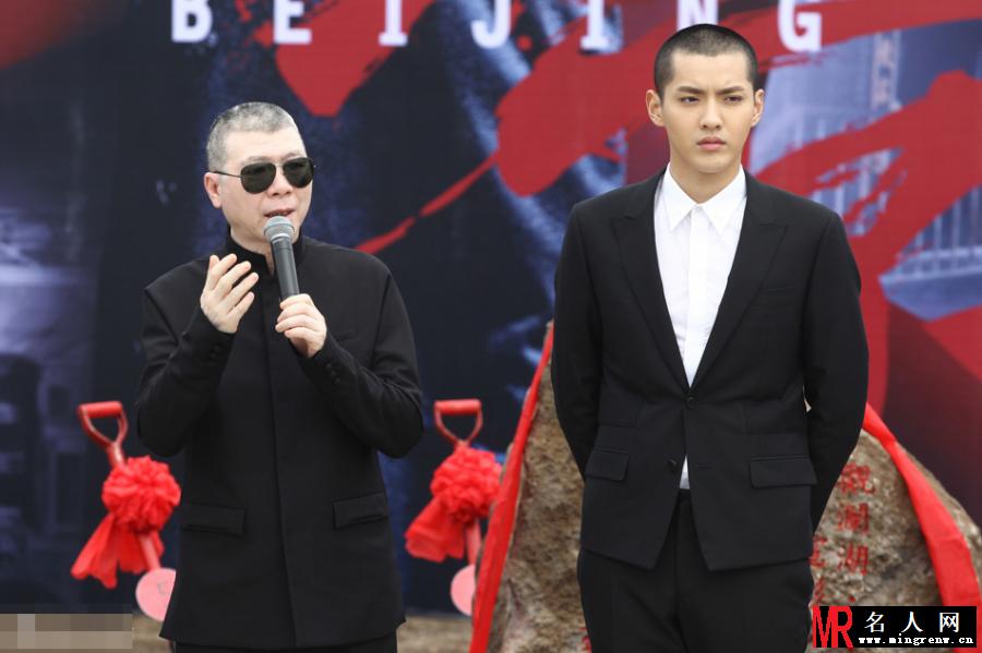 吴亦凡现身电影公社 军装LOOK帅呆(1)