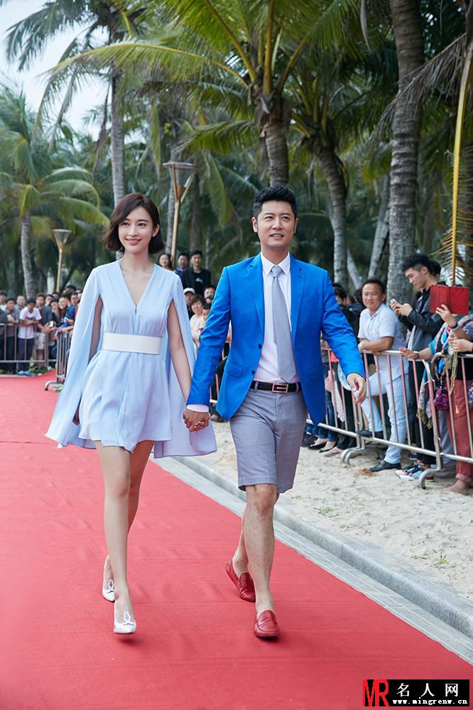 张俪亮相时尚活动 现场为任重征婚(1)
