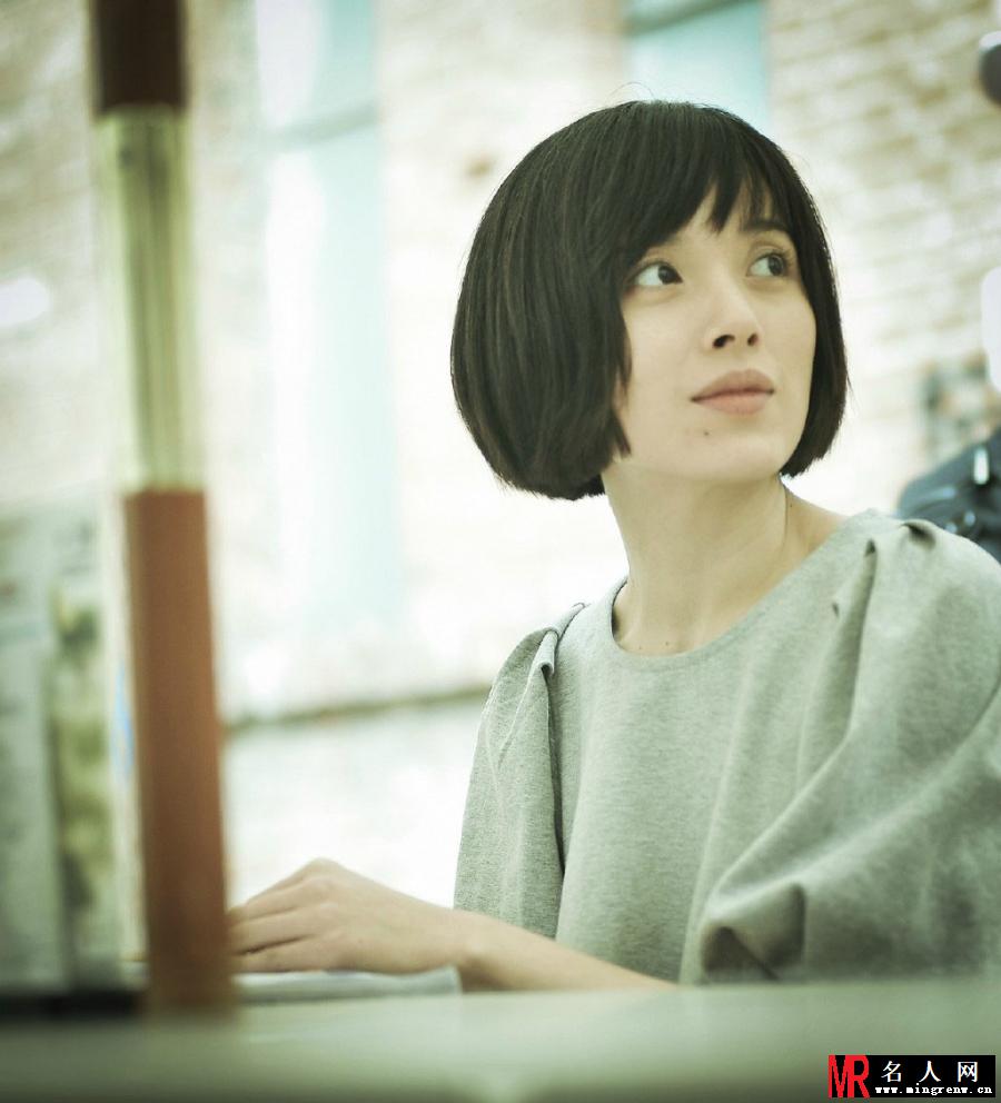 靳东老婆李佳私照(1)