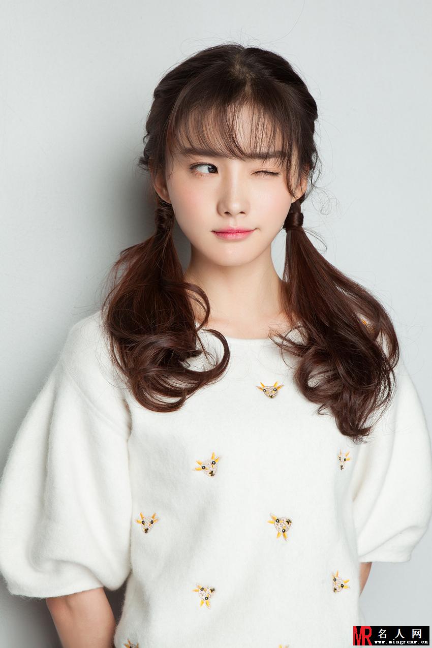 王俞清纯写真 上演楚楚动人双马尾少女(1)