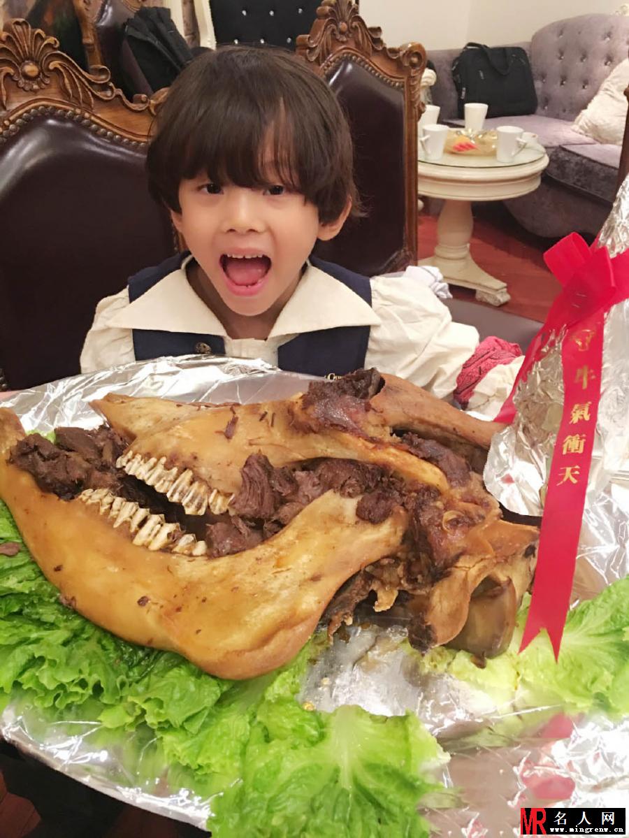 糯米团子张艺瀚生活照(1)