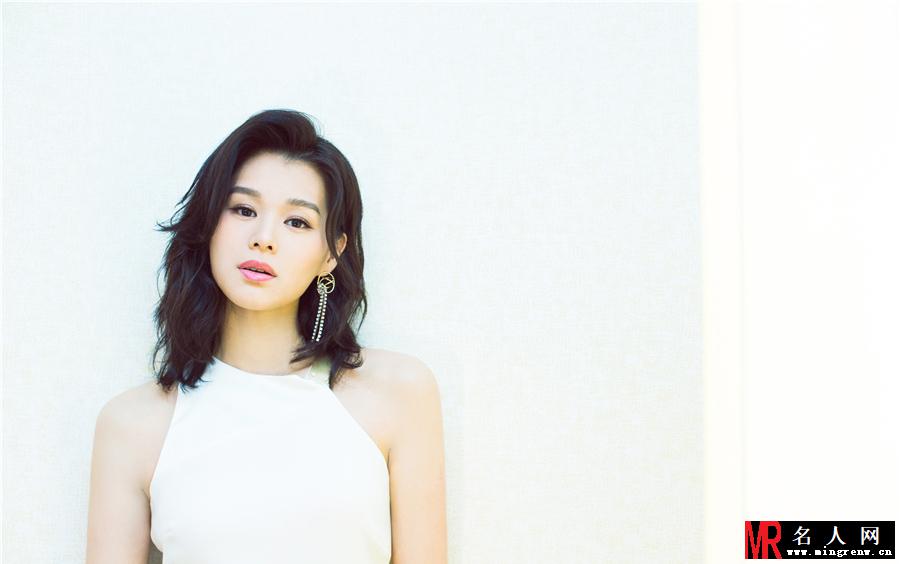 胡杏儿出席活动大秀曼妙身材(1)