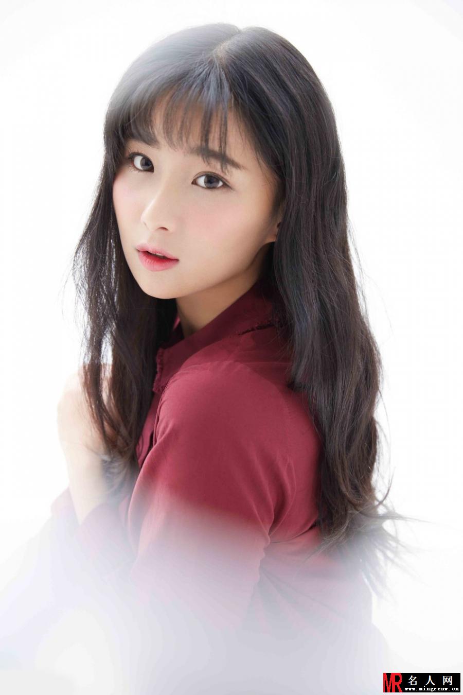 戚蓝尹精美写真 双面造型恬静温婉(1)