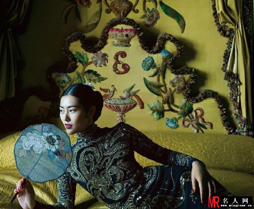 刘雯《镜花水月》古风写真优雅动人(1)