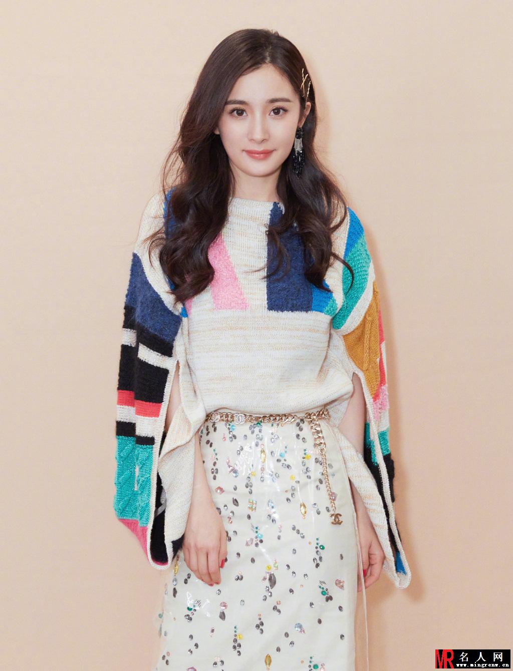 杨幂性感靓丽写真 眉眼弯弯美成仙女(1)