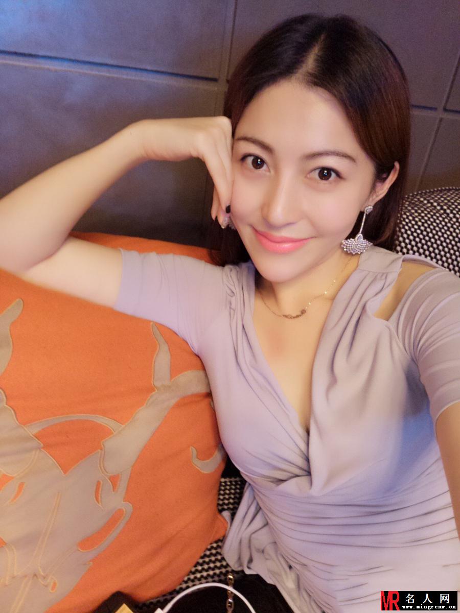 “王伯川”老婆邵思涵生活照(1)
