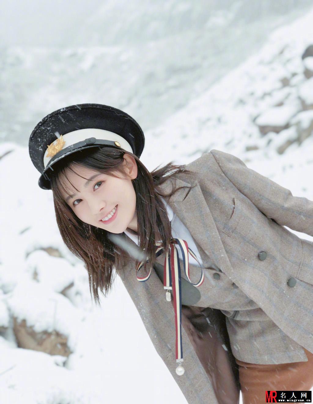 鞠婧祎最新美照曝光 雪中亭亭玉立甜美微笑超美丽(1)