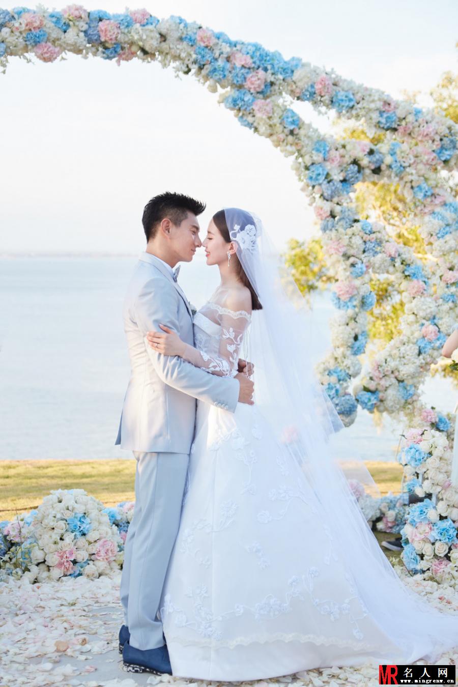 吴奇隆刘诗诗婚礼现场 二人深情相拥(1)