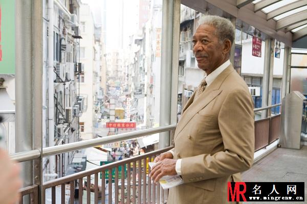 蝙蝠侠：黑暗骑士卢修斯·福克斯剧照(1)