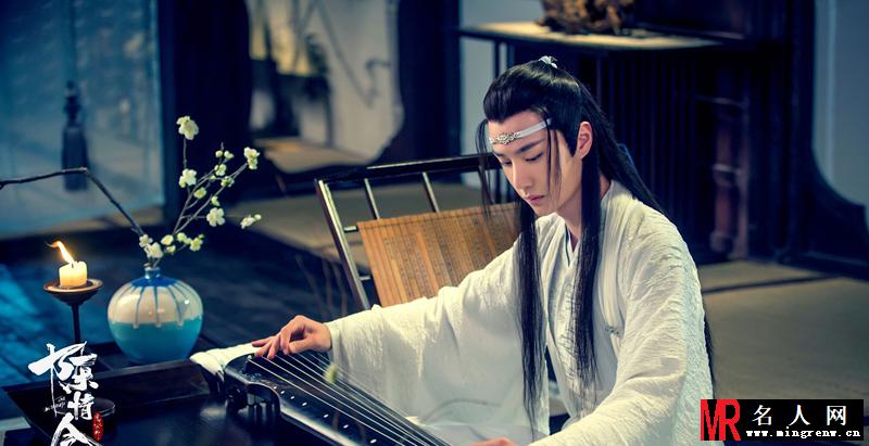 《陈情令》首曝剧照 肖战黑衫握笛王一博白袍抚琴(1)