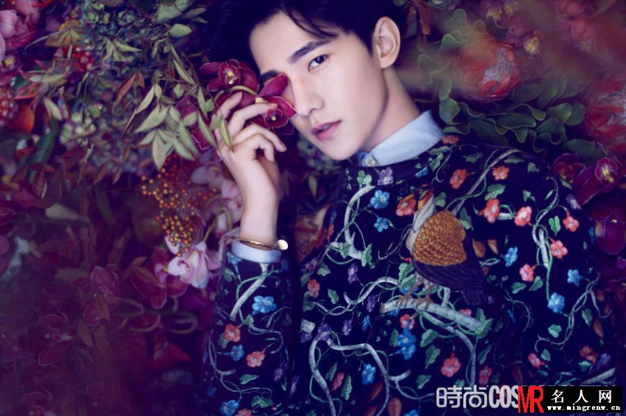 花一样的美男子！杨洋最新时尚写真(1)