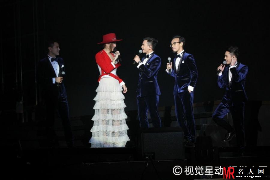 郑秀文演唱会落幕 造型百变酷帅(1)