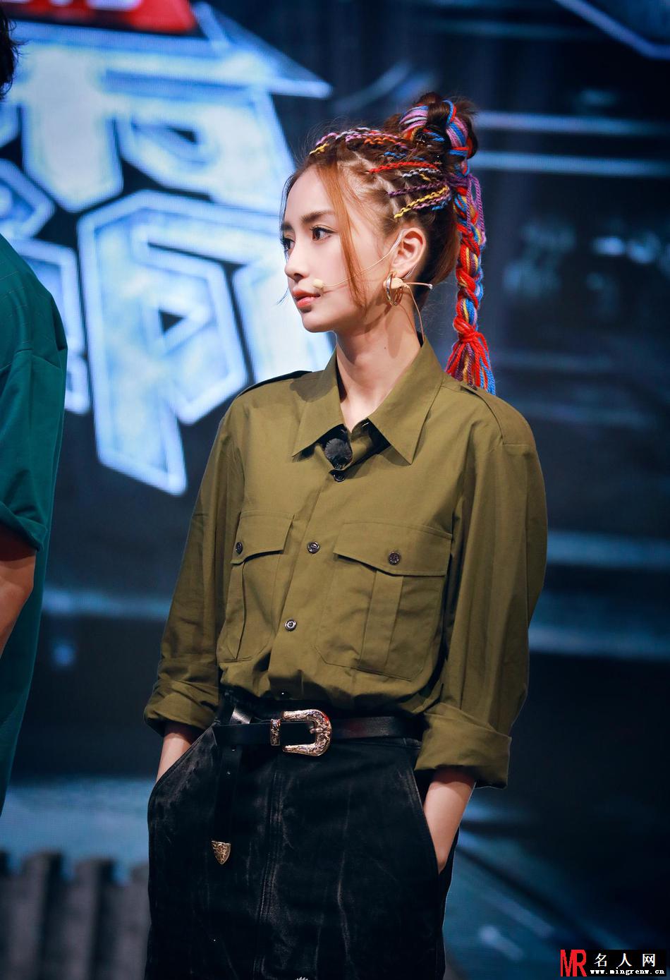 baby以彩辫发型亮相综艺 甜美又有型(1)