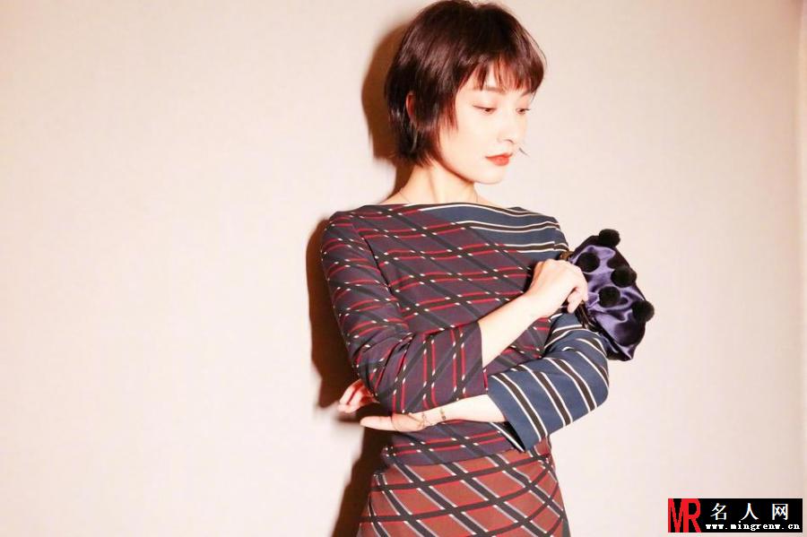 吴昕晒九宫格活动照 花美人更美(1)