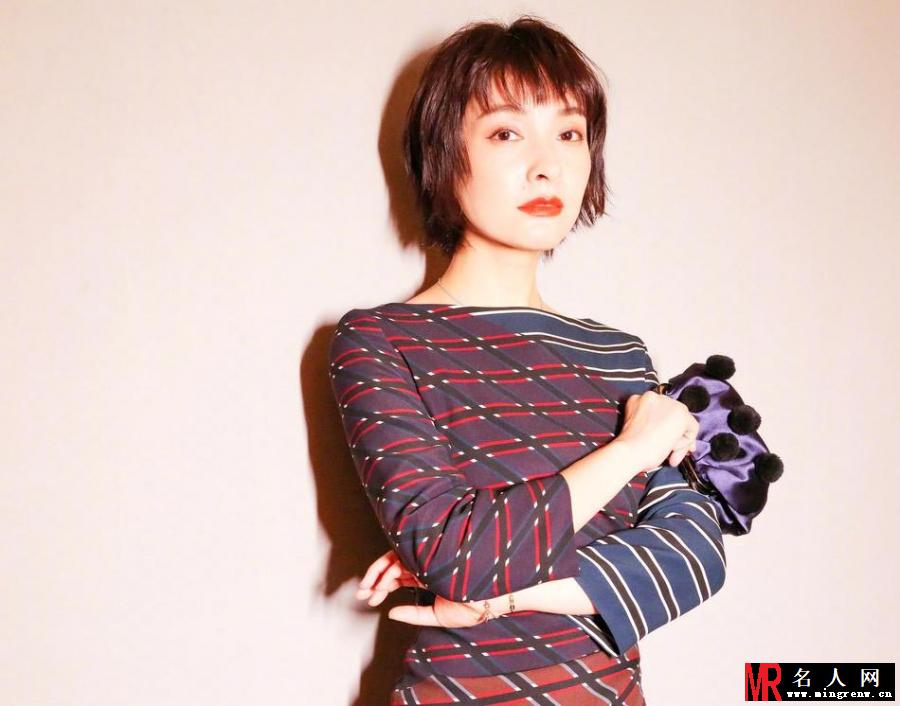 吴昕晒九宫格活动照 花美人更美(1)