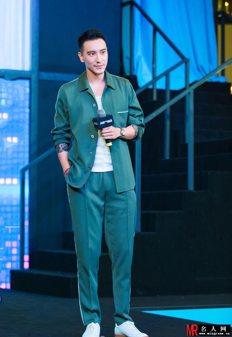 型男王阳明初秋新Look 完美身材帅气迷人(1)