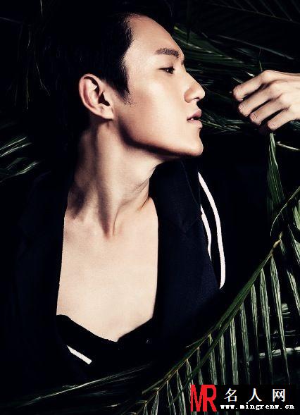 张鑫最新写真 大秀好身材玩转型男魅力(1)