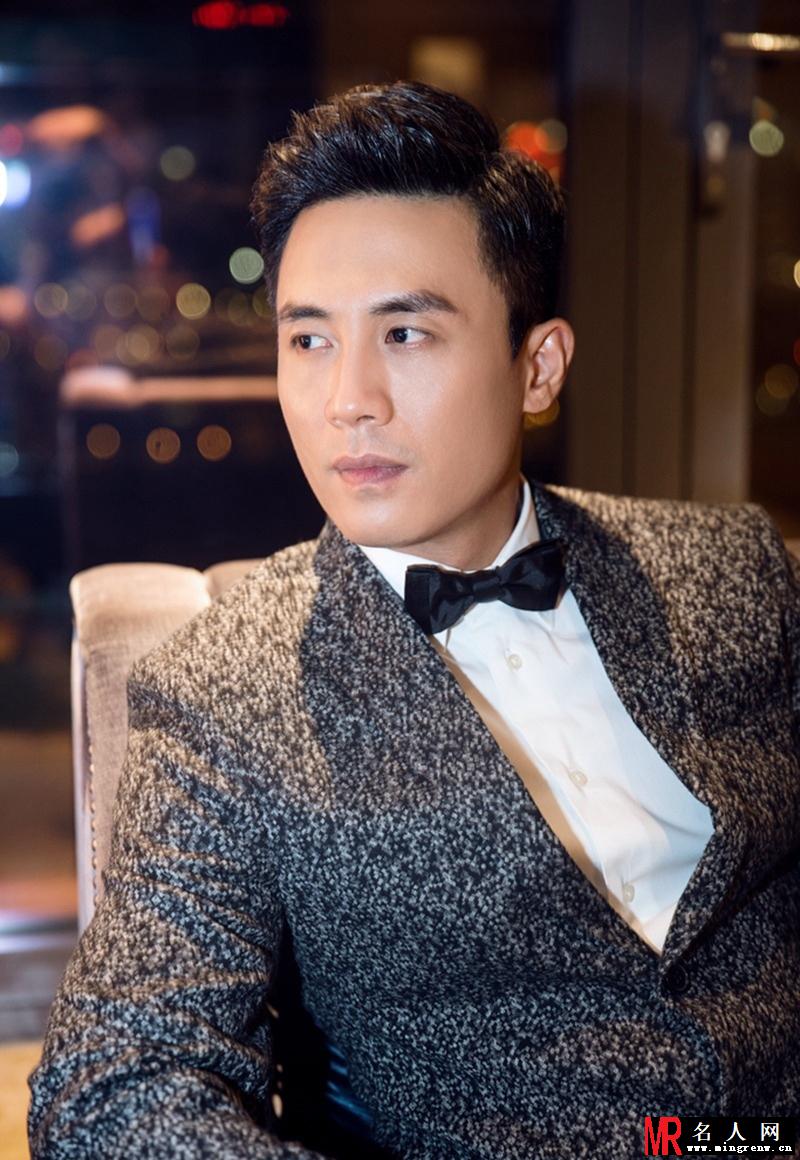 杜淳一身西装 尽显绅士风度(1)