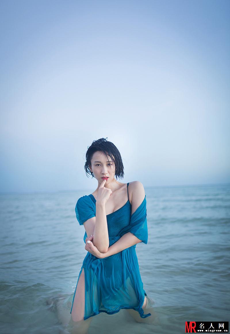 练束梅性感写真 海边展湿身诱惑(1)