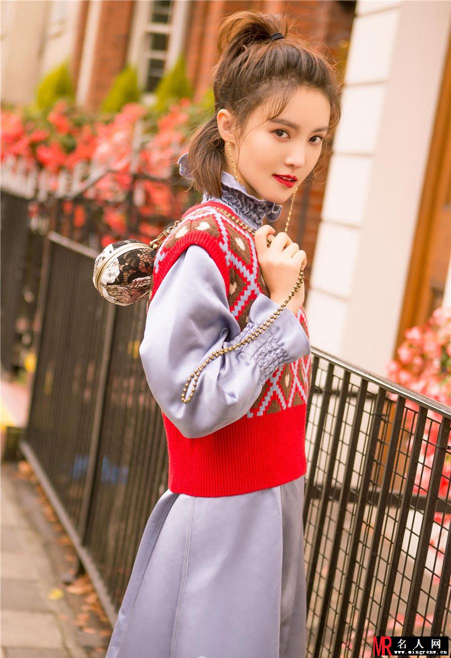 金晨玩转秋日英伦风 舒服自在又不失格调(1)