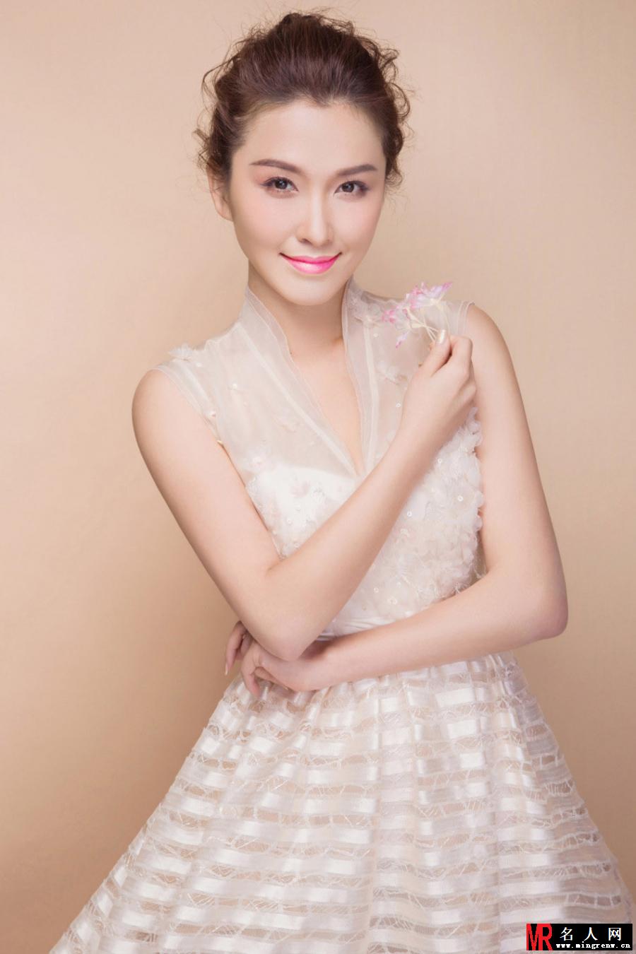 徐洁儿春日唯美写真 笑容明媚暖意袭人(1)