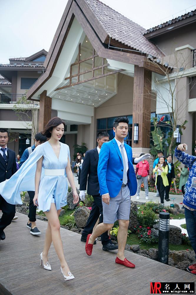 张俪亮相时尚活动 现场为任重征婚(1)