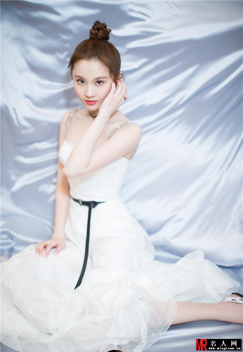 张慧雯白天鹅造型全新蜕变 甜美可爱少女MAX十足(1)