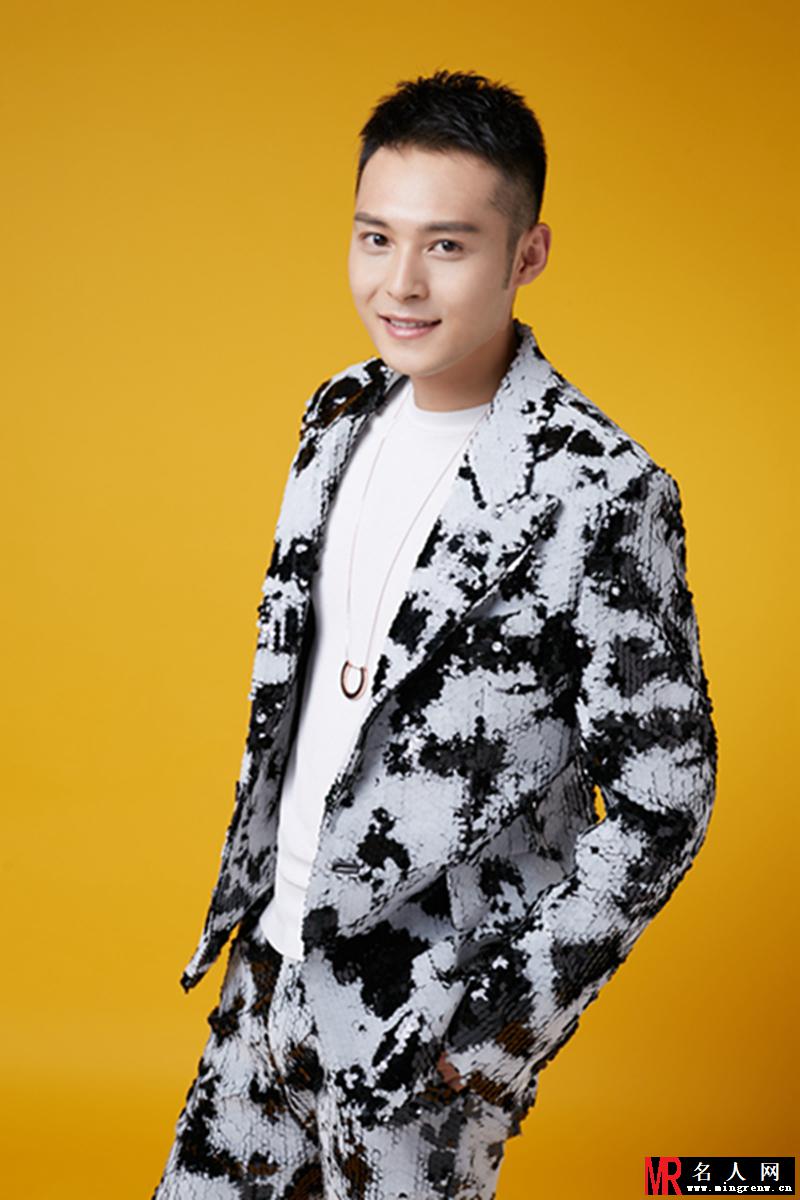陈孟奇写真曝光 百变造型展现极致男人魅力(1)