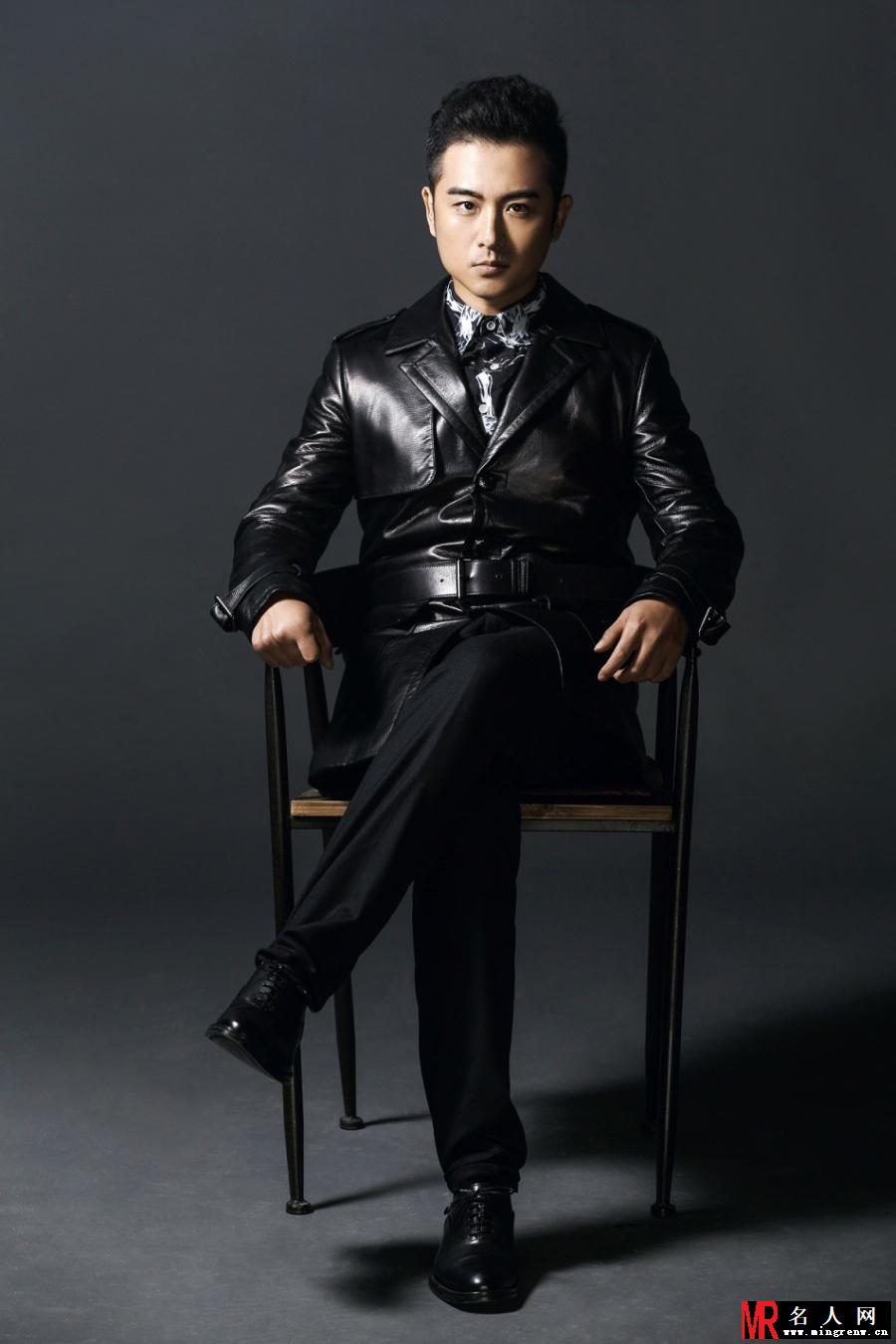 张迪最新写真 沉着冷静尽显儒雅气质(1)