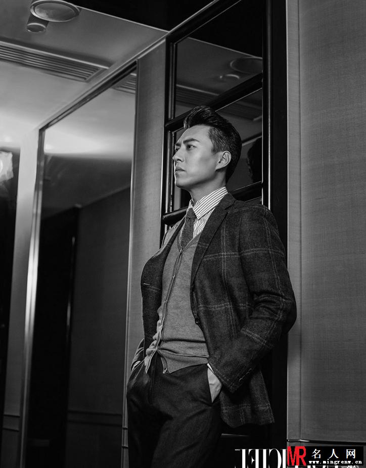 靳东拍杂志封面 尽显熟男魅力(1)