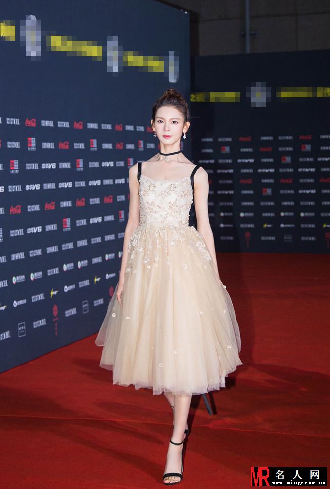 90后小花陈瑶变身小仙女 一双灿若星辰的双眼十足迷人(1)