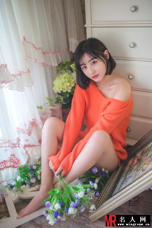 陈一雯休闲慵懒风写真 小露香肩甜美动人(1)