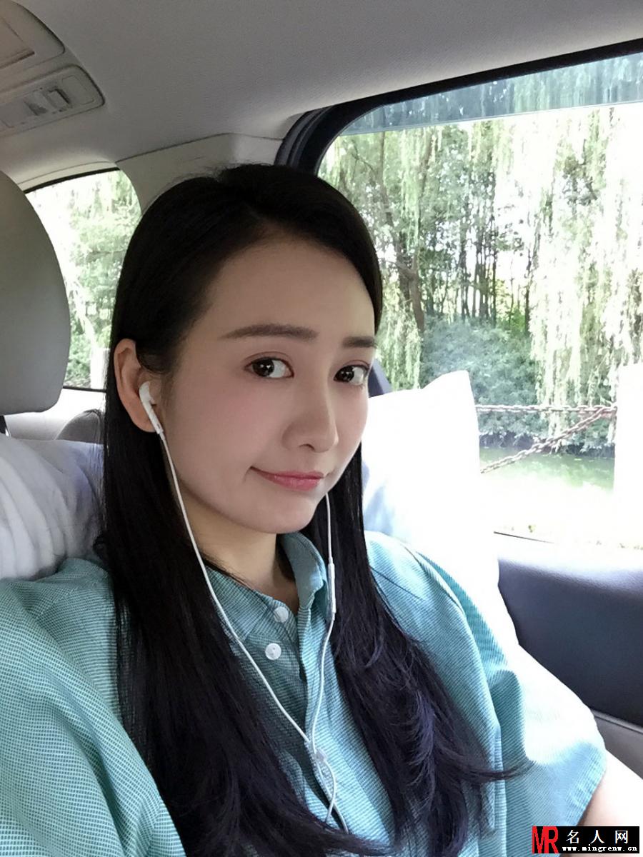 王鸥生活照曝光 撒娇卖萌展厨艺(1)
