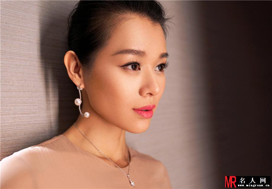 胡杏儿轻熟女写真 尽显女神范(1)