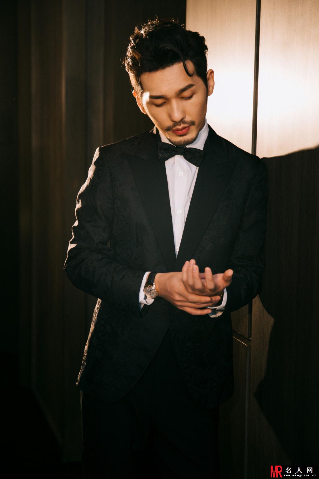 白宇现身智族GQ年度人物  获年度潜力艺人(1)