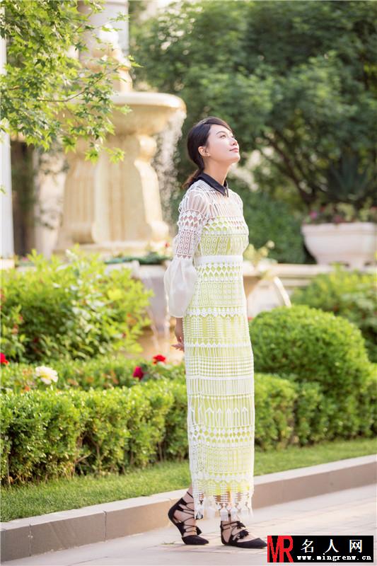 李斯羽初夏街拍 气质清新迷人(1)