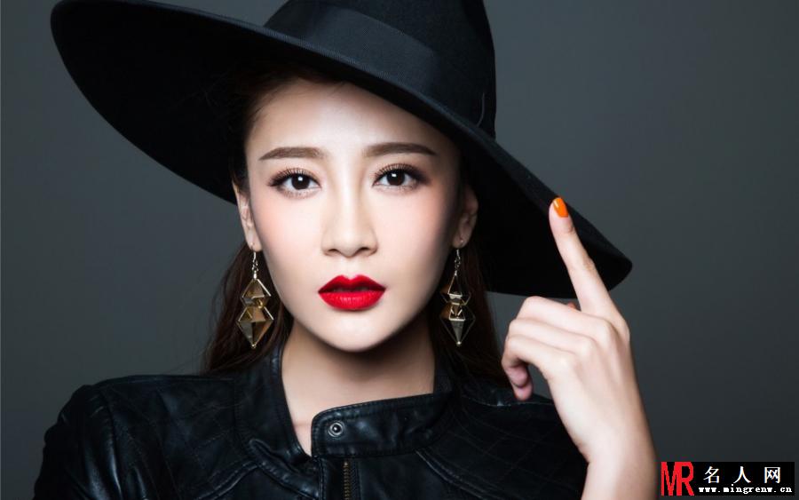 唐菀红唇写真曝光 总攻气质女王范儿(1)