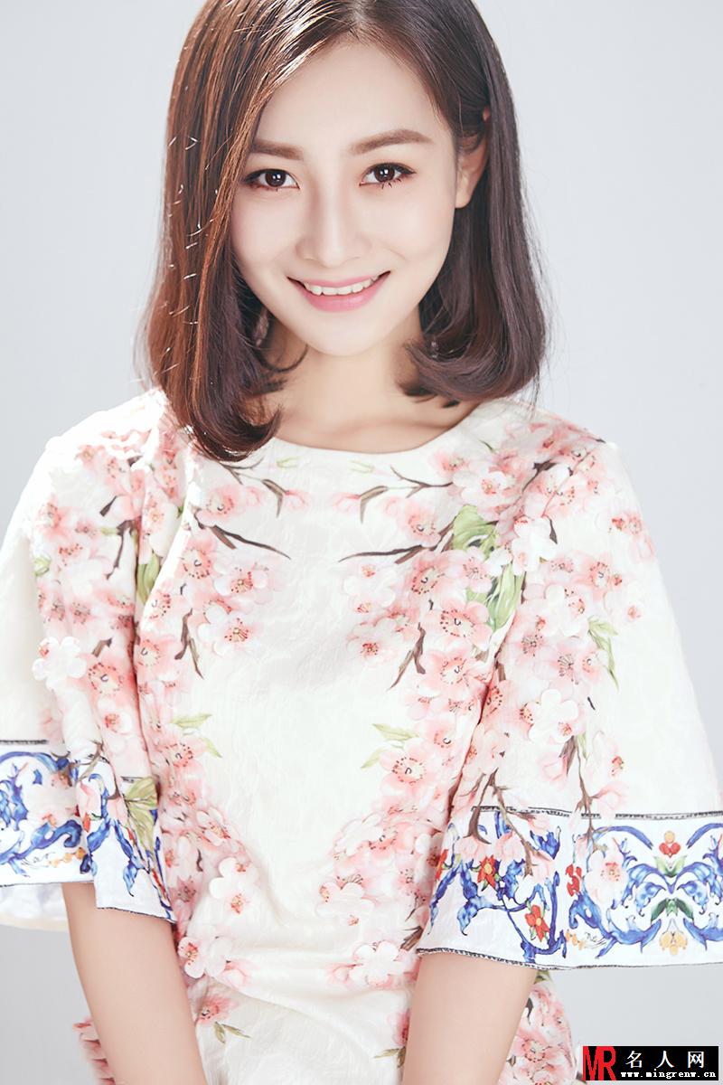 张维娜最新写真 气质温婉笑容治愈(1)