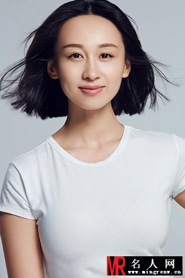 练束梅百变写真 轻松演绎清纯与魅惑(1)
