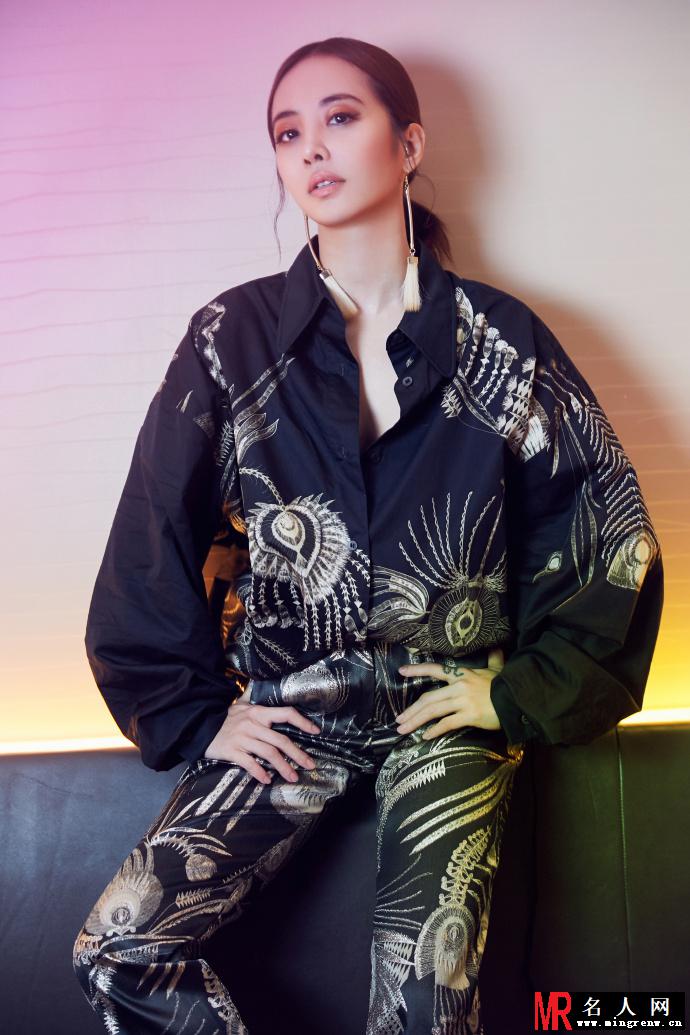 蔡依林新写真轮廓美好 脖颈修长女人味足(1)