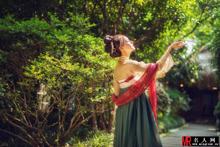 《变形计》韩安冉古风写真 古典优雅妩媚动人(1)