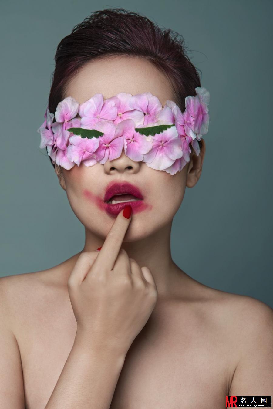 斯琴高丽最新写真 造型清爽化身花仙子(1)