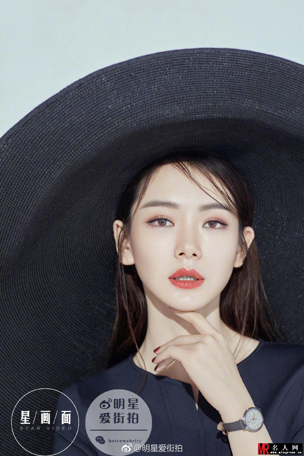戚薇最新时尚大片 公主与女王自由切换电力十足(1)