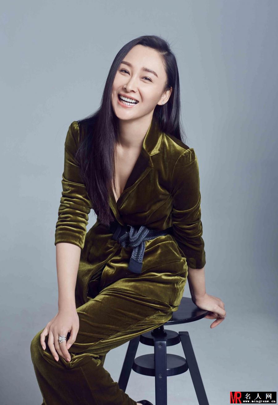 白雨写真大片曝光 彰显女性的霸气之美气场全开(1)