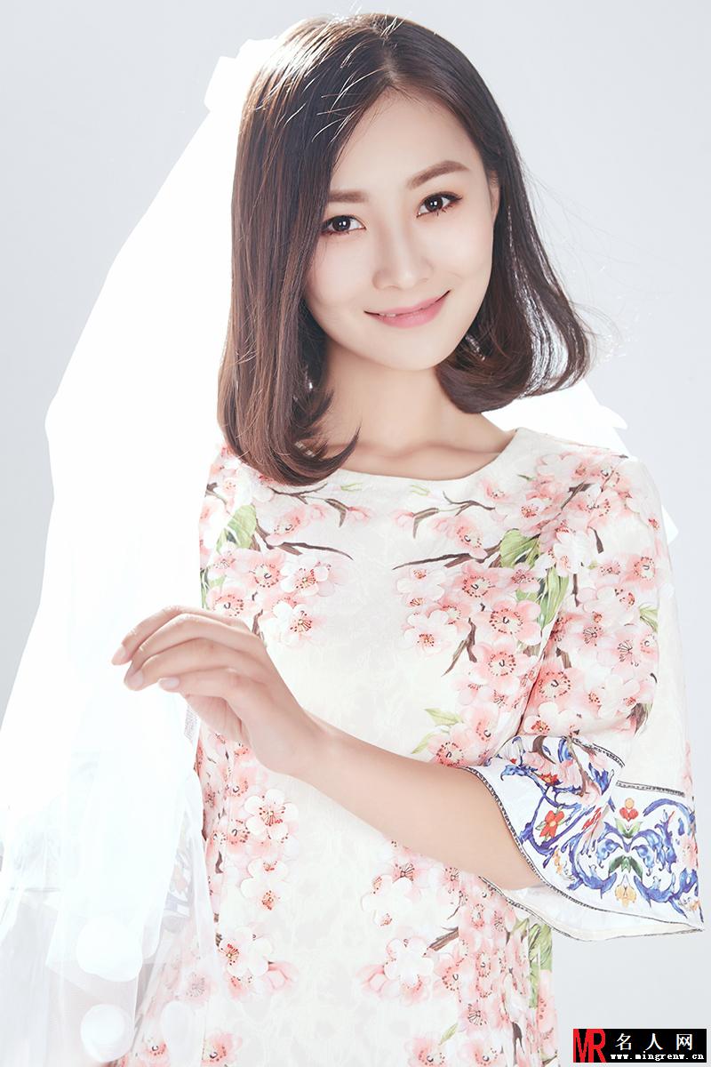 张维娜最新写真 气质温婉笑容治愈(1)