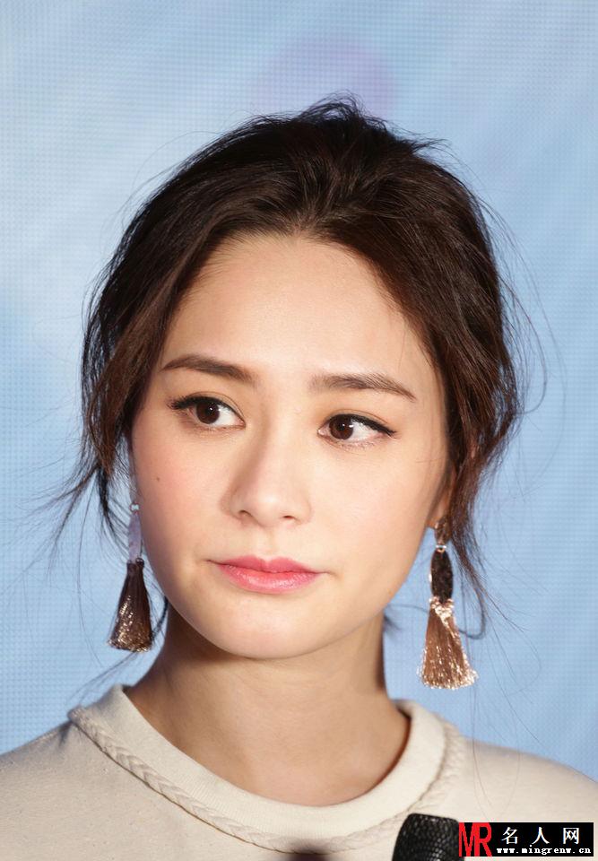 阿娇出席活动妆容淡雅精致 再现娇式穿搭(1)