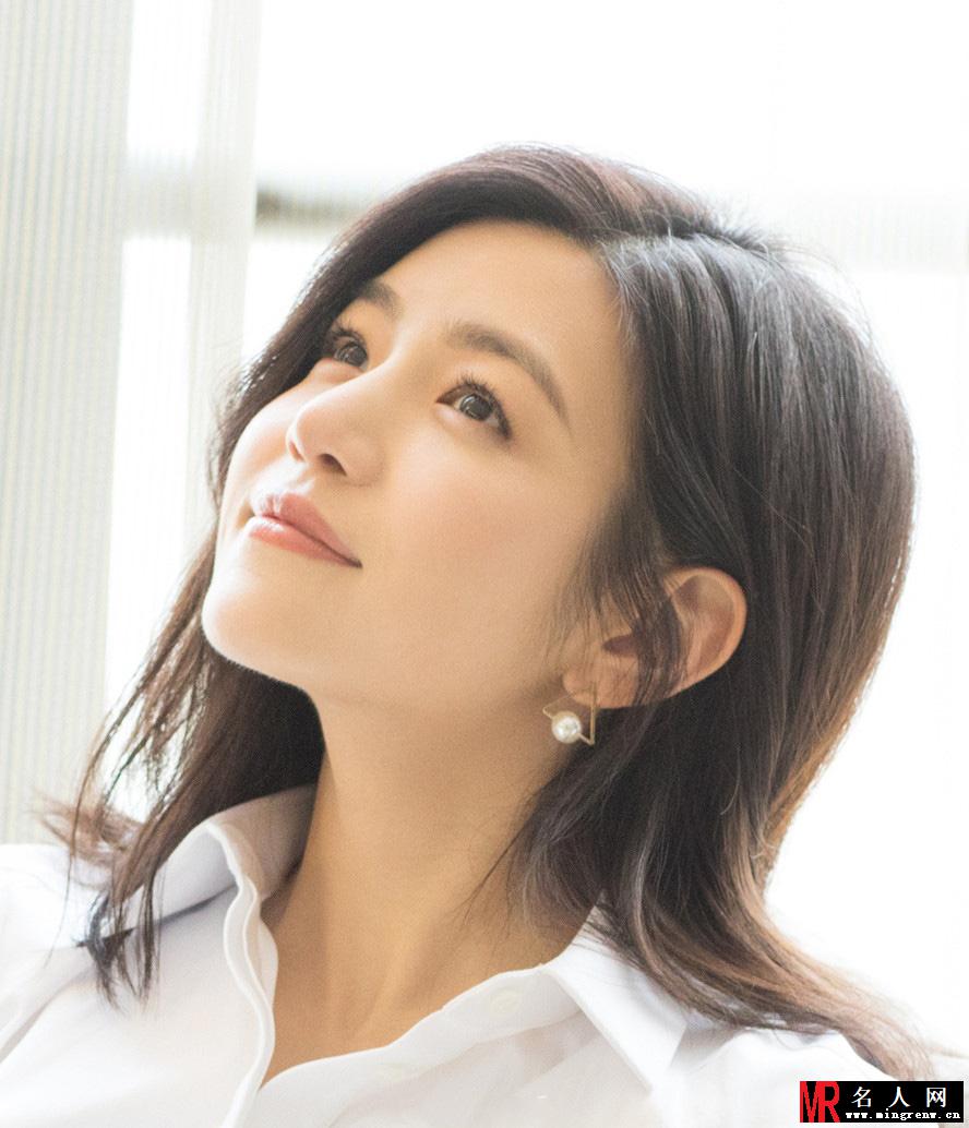 辣妈陈妍希最新写真 白色衬衫裙优雅知性(1)