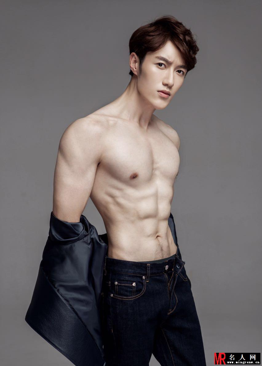 张鑫最新写真 大秀好身材玩转型男魅力(1)