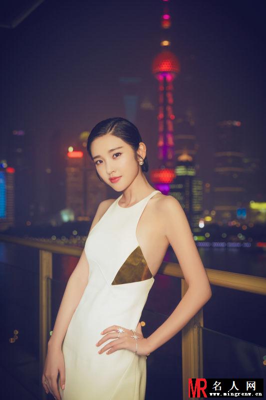 唐艺昕一袭长裙 亮相上海国际电影节(1)