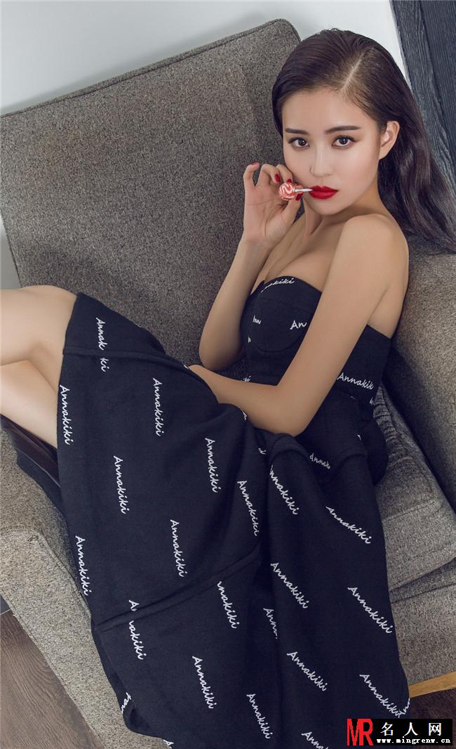 温心曝“鬼马”写真 俏皮灵动逗比女神(1)